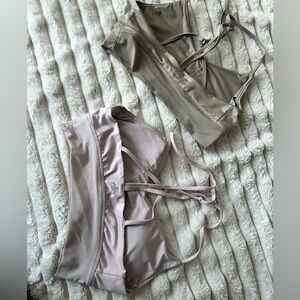 Alo yoga gym bras size medium